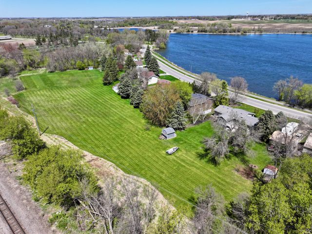 2209 Gorton Avenue NW, Willmar, MN 56201