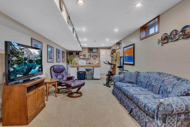 2209 Gorton Avenue NW, Willmar, MN 56201