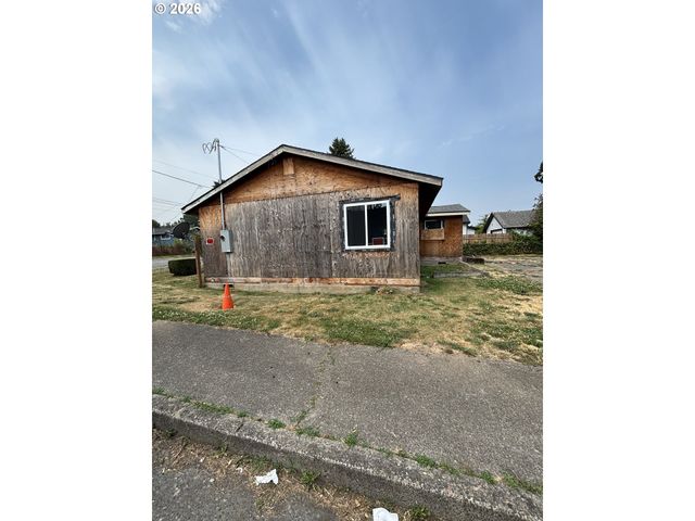 1223 N TERRY St, Portland, OR 97217