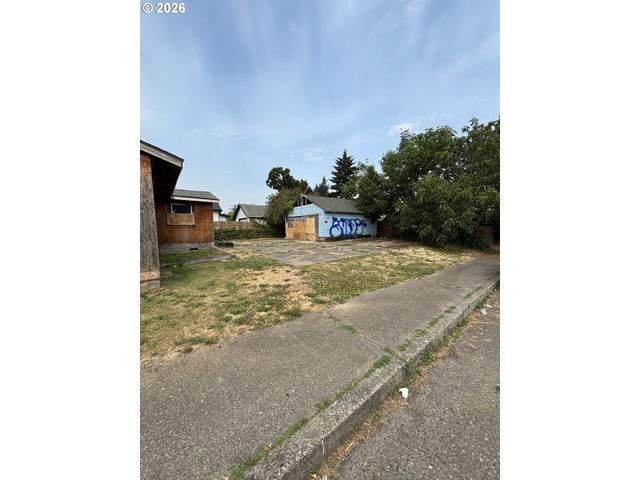 1223 N TERRY St, Portland, OR 97217