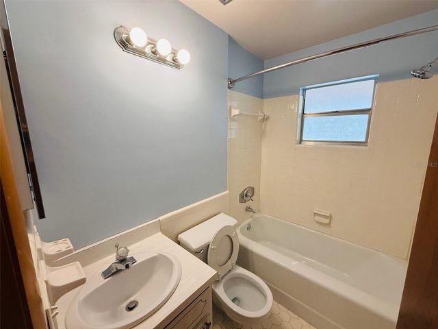 1009 NW 36 ROAD, Gainesville, FL 32609