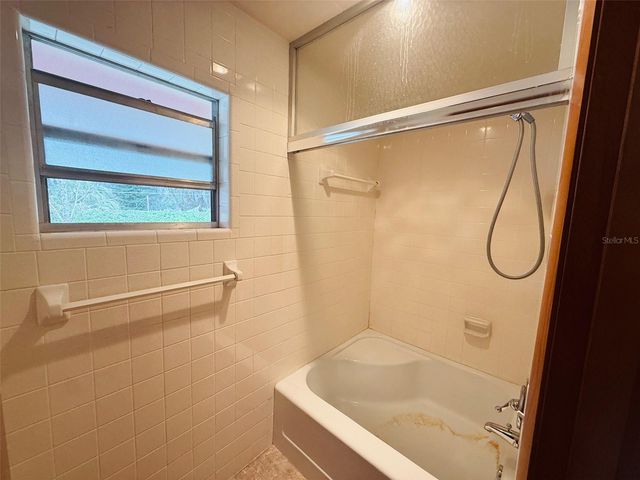 1009 NW 36 ROAD, Gainesville, FL 32609