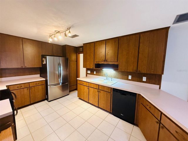 1009 NW 36 ROAD, Gainesville, FL 32609