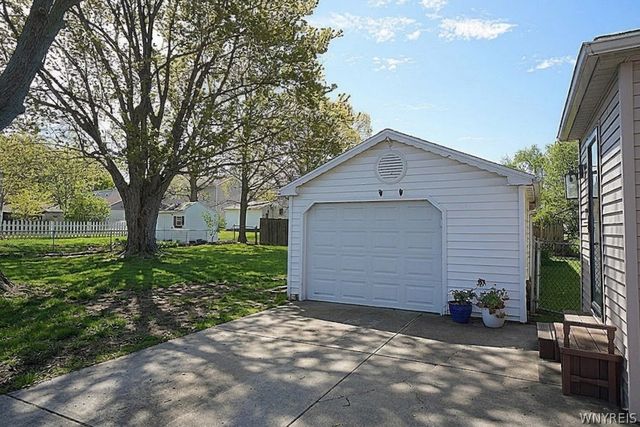 3801 Sowles Road, Hamburg, NY 14075