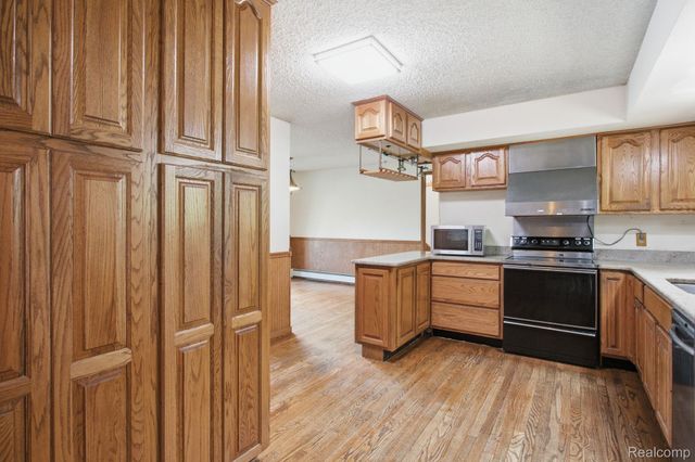2726 Bay Drive, West Bloomfield Charter Township, MI 48324