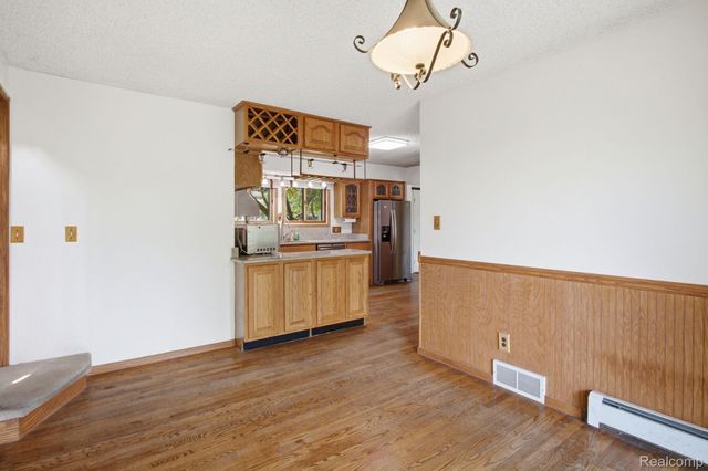 2726 Bay Drive, West Bloomfield Charter Township, MI 48324