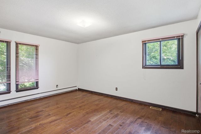 2726 Bay Drive, West Bloomfield Charter Township, MI 48324