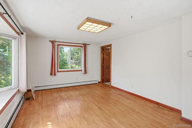 2726 Bay Drive, West Bloomfield Charter Township, MI 48324