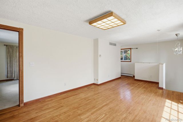 2726 Bay Drive, West Bloomfield Charter Township, MI 48324