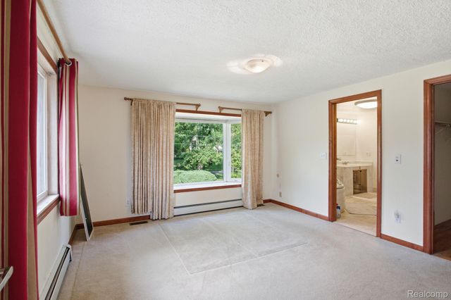 2726 Bay Drive, West Bloomfield Charter Township, MI 48324