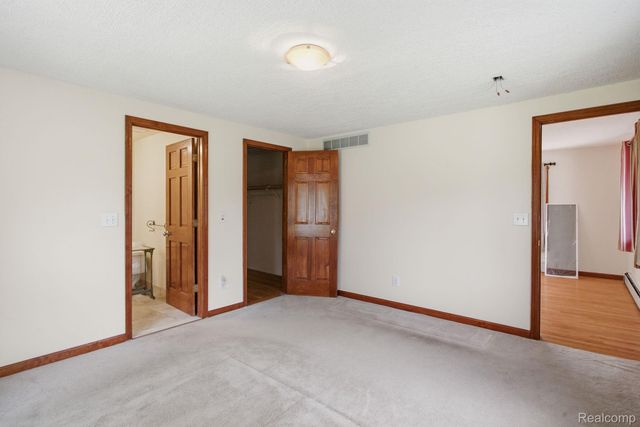 2726 Bay Drive, West Bloomfield Charter Township, MI 48324