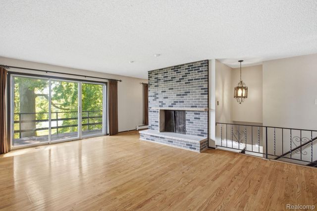 2726 Bay Drive, West Bloomfield Charter Township, MI 48324