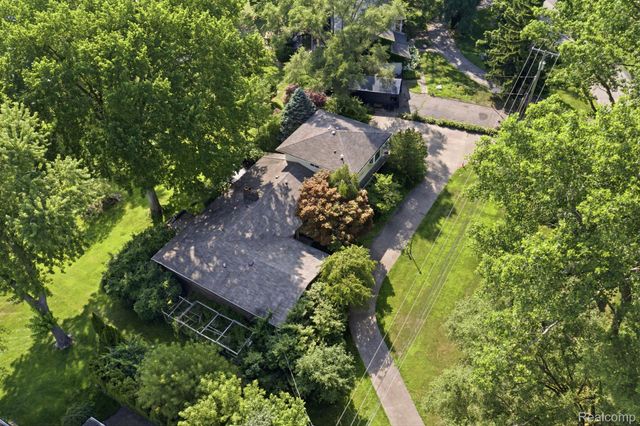 2726 Bay Drive, West Bloomfield Charter Township, MI 48324