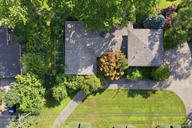 2726 Bay Drive, West Bloomfield Charter Township, MI 48324