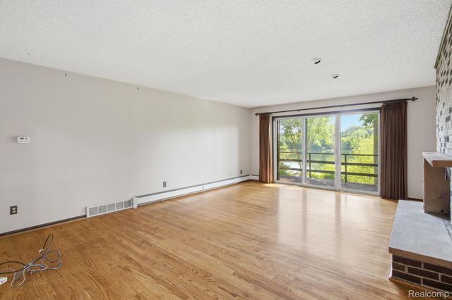 2726 Bay Drive, West Bloomfield Charter Township, MI 48324