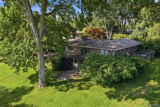 2726 Bay Drive, West Bloomfield Charter Township, MI 48324