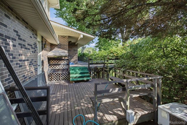 2726 Bay Drive, West Bloomfield Charter Township, MI 48324