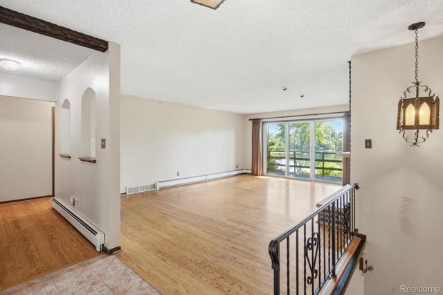2726 Bay Drive, West Bloomfield Charter Township, MI 48324