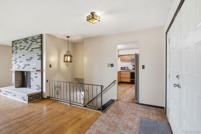 2726 Bay Drive, West Bloomfield Charter Township, MI 48324