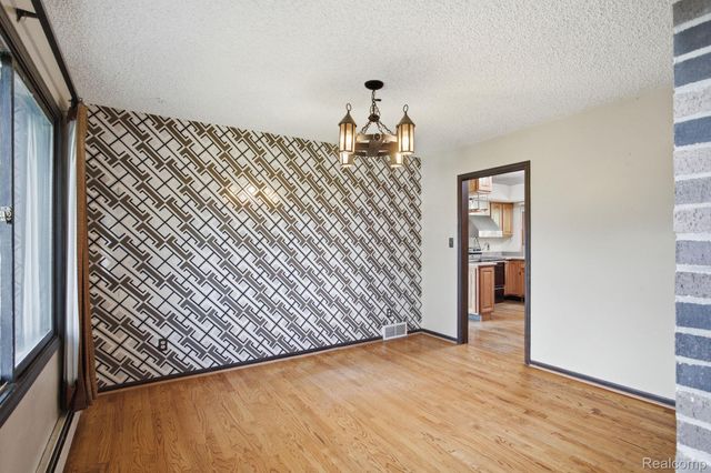 2726 Bay Drive, West Bloomfield Charter Township, MI 48324
