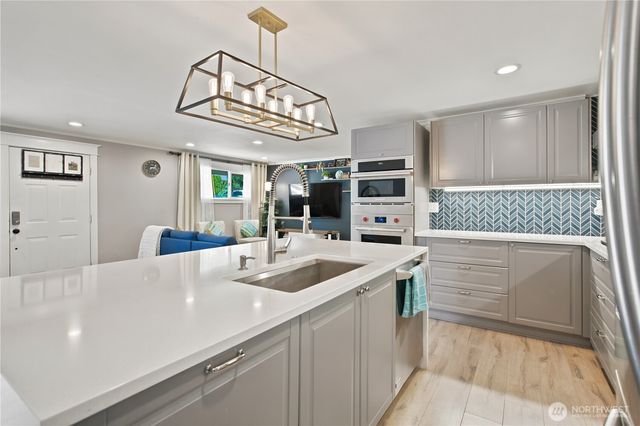 3519 NE 8th Street, Renton, WA 98056