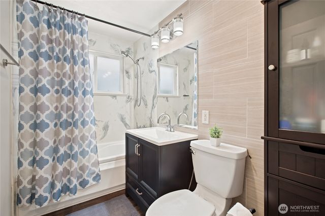 3519 NE 8th Street, Renton, WA 98056