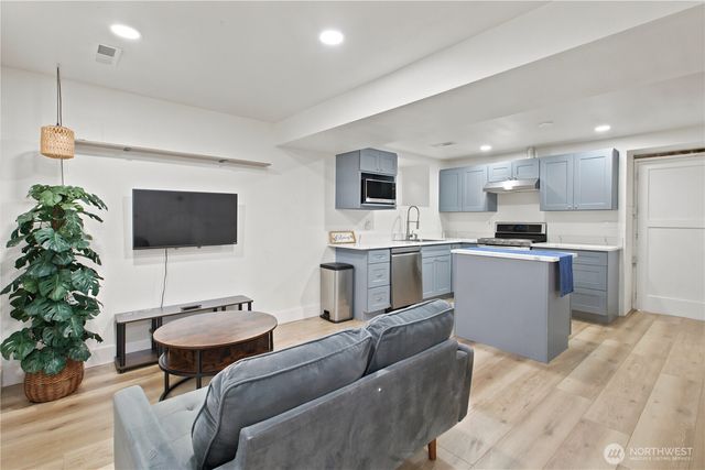 3519 NE 8th Street, Renton, WA 98056