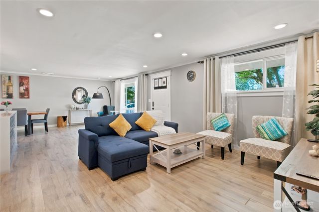 3519 NE 8th Street, Renton, WA 98056