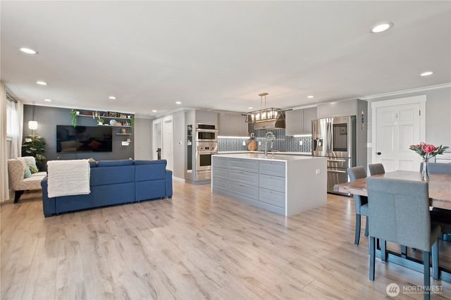 3519 NE 8th Street, Renton, WA 98056