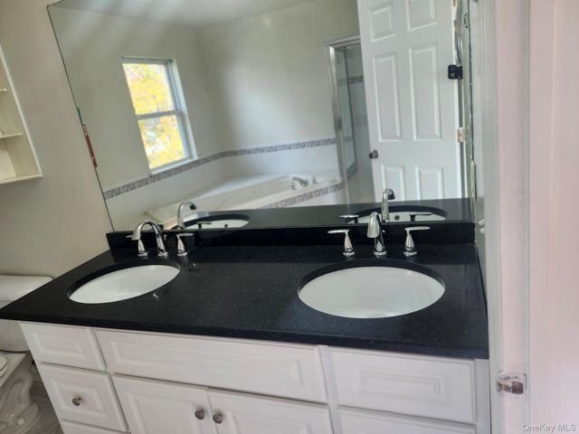 4 Gatz Road, Riverhead, NY 11901