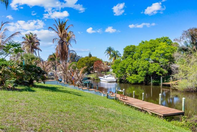 343 SE Verada Avenue, Port St. Lucie, FL 34983