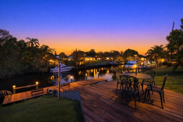343 SE Verada Avenue, Port St. Lucie, FL 34983