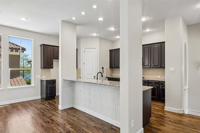 6722 Plaza Viaduct, Irving, TX 75039