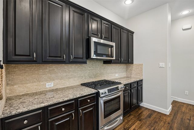 6722 Plaza Viaduct, Irving, TX 75039