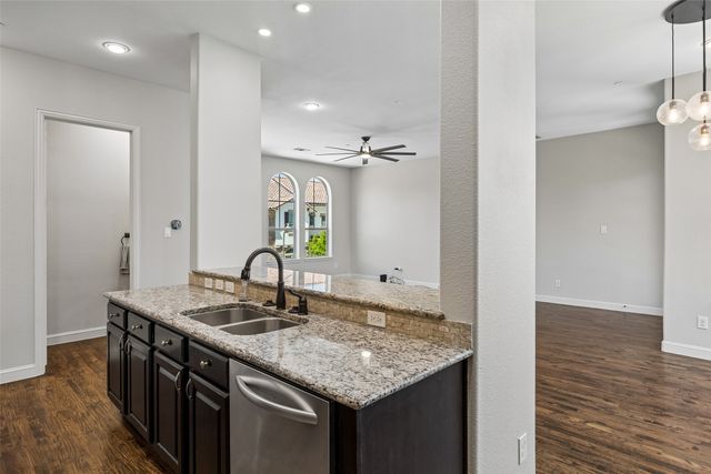 6722 Plaza Viaduct, Irving, TX 75039