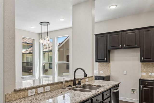 6722 Plaza Viaduct, Irving, TX 75039