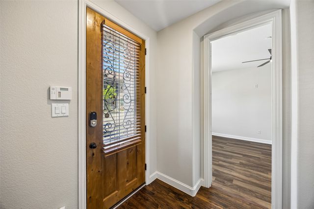 6722 Plaza Viaduct, Irving, TX 75039