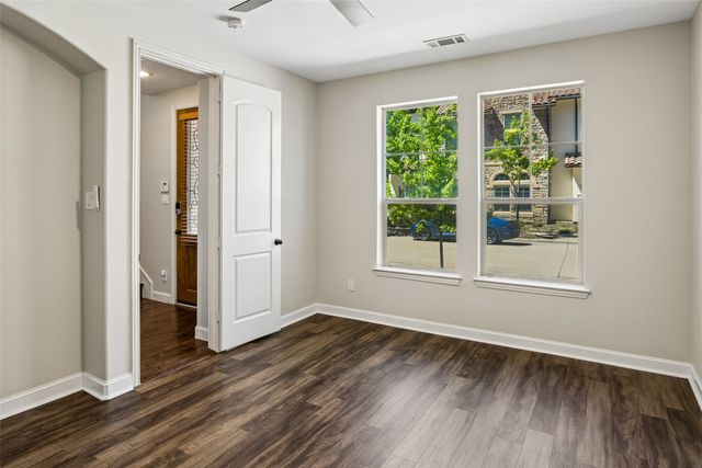 6722 Plaza Viaduct, Irving, TX 75039