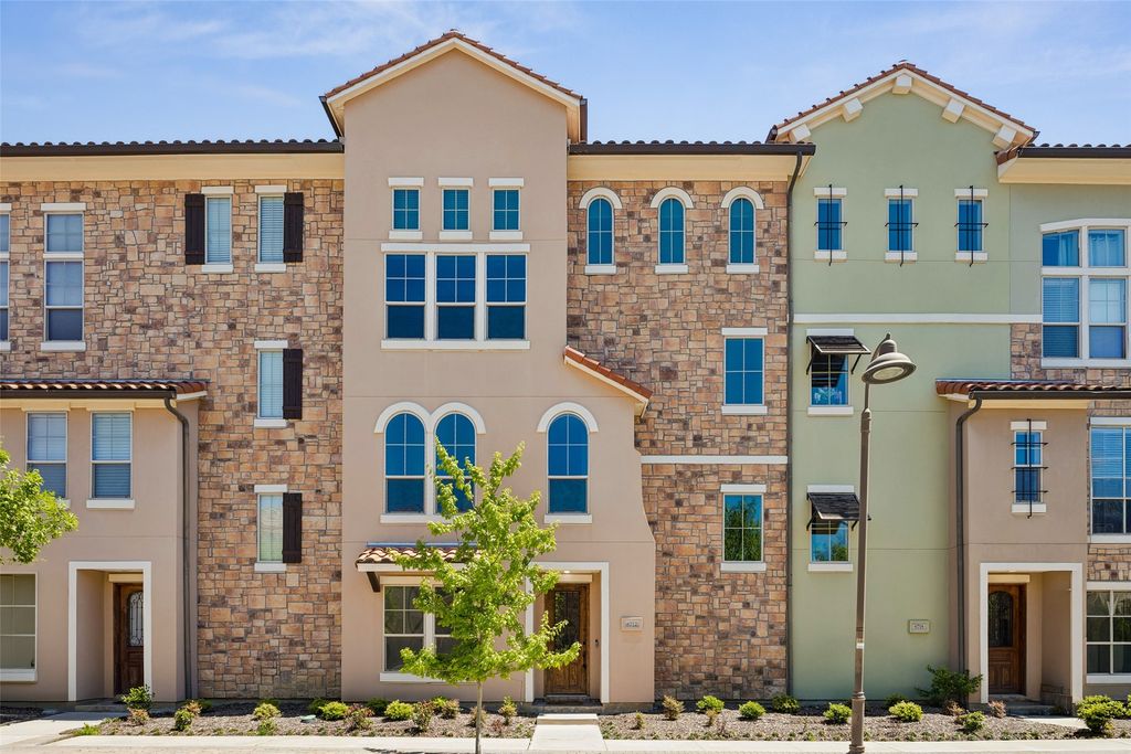 6722 Plaza Viaduct, Irving, TX 75039