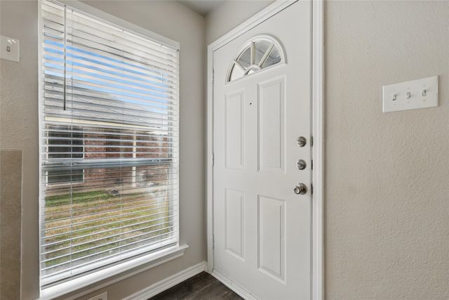 2808 Sunset Strip Avenue, Glenn Heights, TX 75154