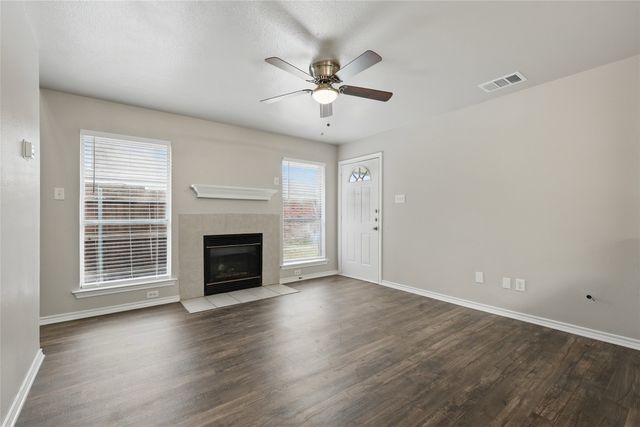 2808 Sunset Strip Avenue, Glenn Heights, TX 75154