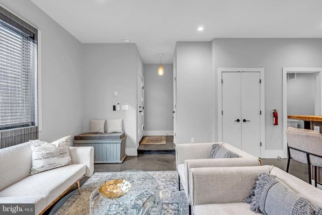 10 MCCREADY ALY, Lambertville, NJ 08530