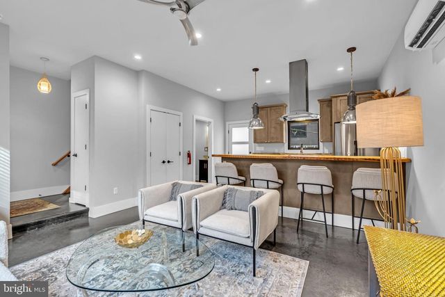 10 MCCREADY ALY, Lambertville, NJ 08530