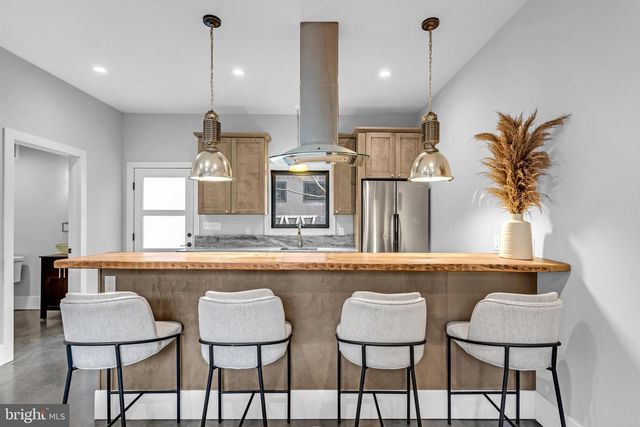 10 MCCREADY ALY, Lambertville, NJ 08530