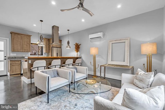 10 MCCREADY ALY, Lambertville, NJ 08530