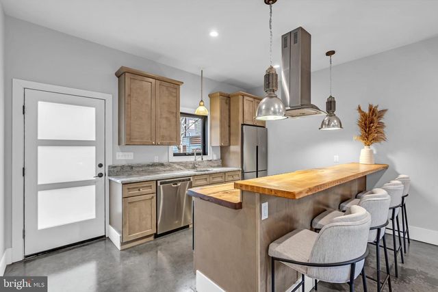 10 MCCREADY ALY, Lambertville, NJ 08530