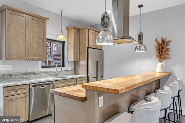 10 MCCREADY ALY, Lambertville, NJ 08530