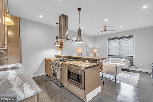 10 MCCREADY ALY, Lambertville, NJ 08530