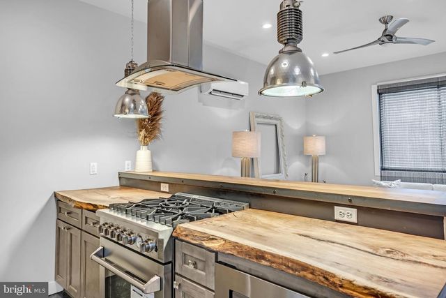 10 MCCREADY ALY, Lambertville, NJ 08530