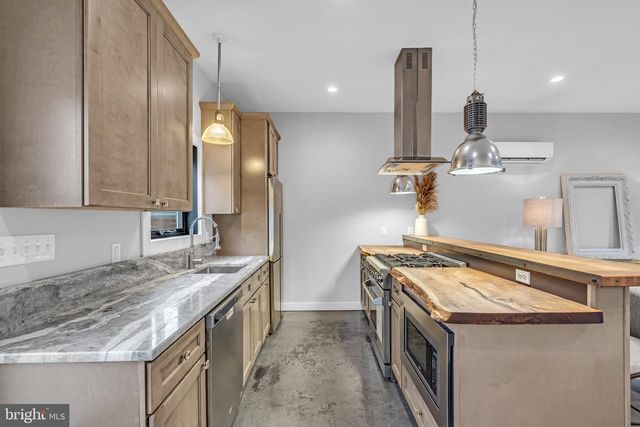 10 MCCREADY ALY, Lambertville, NJ 08530